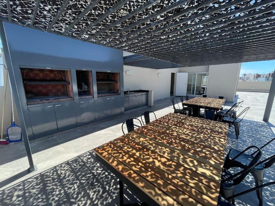 Moderno Estudio Con Balcon Y Piscina- 5l Appartamento